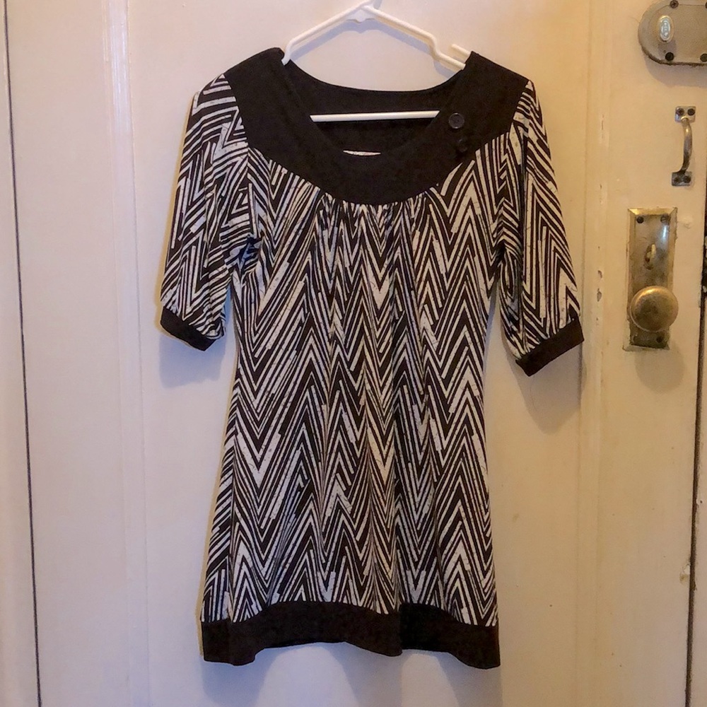 Brown White Zig Zag Pattern with 2 buttons Dress